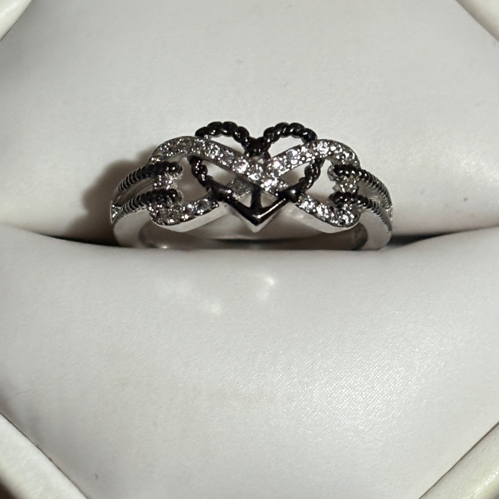 Elegant Silver Heart Ring Size 7.5